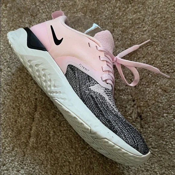 Women’s Nike Odyssey React 2 Flyknit Sneaker Size 7.5 - Picture 5 of 16